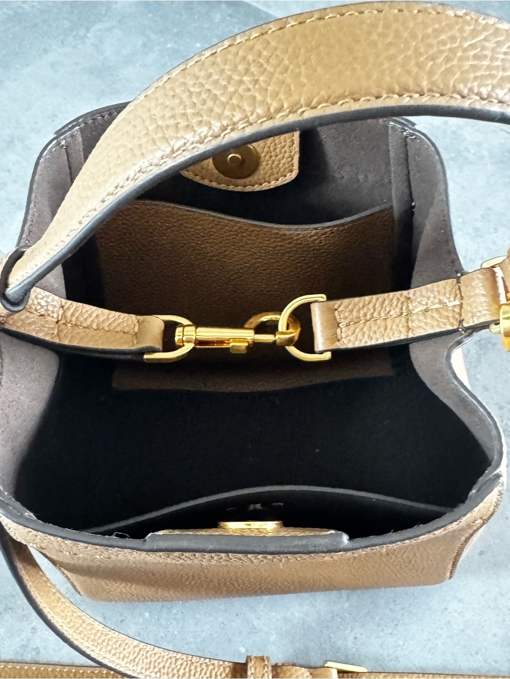 Tory Burch Pebbled Leather Mcgraw Bucket Bag - Picture 8 of 13